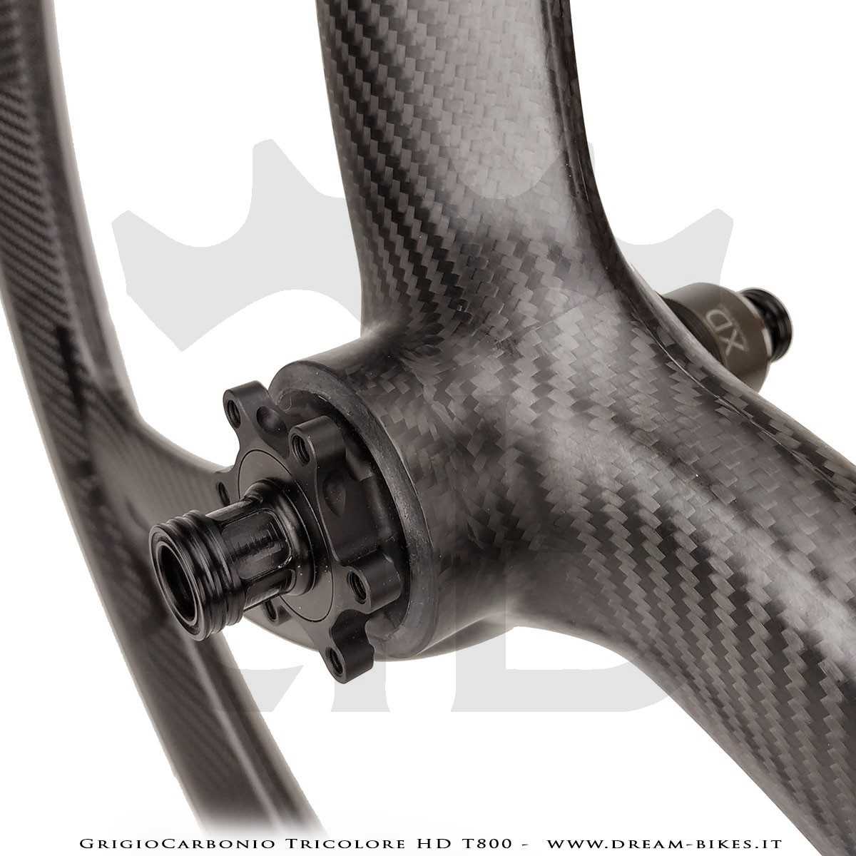 GrigioCarbonio Tricolore HD T800 29" Ruote a Razze Carbon E-Bike 1390 gr.